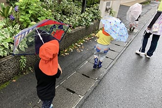 雨降り散歩(幼児クラス）