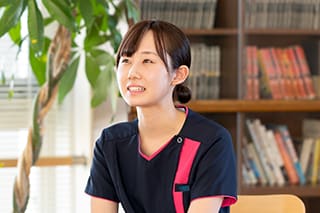 インタビュー中の看護師Kさんの写真